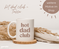 Keramiktasse mit dem Aufdruck Hot Dad Club. Die Tasse hat einen weißen Untergrund und eine beige Schrift. Weitere Motive gibt es bei mir im Shop.
