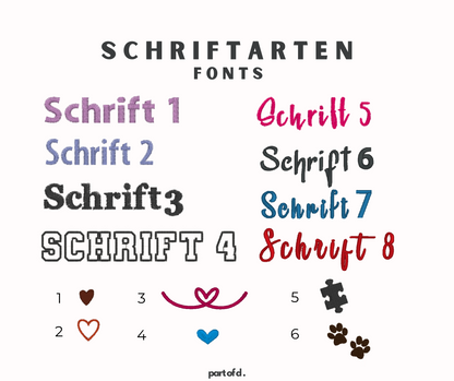 Eine Übersicht der 8 Schriftarten für den Stick. Zusätzlich gibt es 6 Symbole, die gewählt werden können. Es gibt vier verschiedene Herzen, ein Puzzlestück und zwei Pfoten.