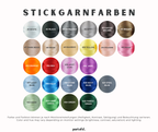 Übersicht über Stickgarnfarben von partofd. mit 25 verschiedenen Farbtönen. Die Farben sind nummeriert und benannt, darunter Weiß, Schwarz, Grau, Braun, Beige, Gelb, Orange, Rot, verschiedene Lila- und Blautöne sowie Grüntöne. Farbabweichungen können je nach Monitoreinstellung und Beleuchtung auftreten.